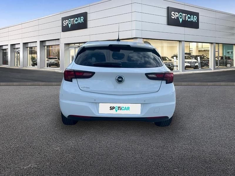 Usado Opel Astra Edition 110 CV (80 kW) 2021 Blanco Berlina