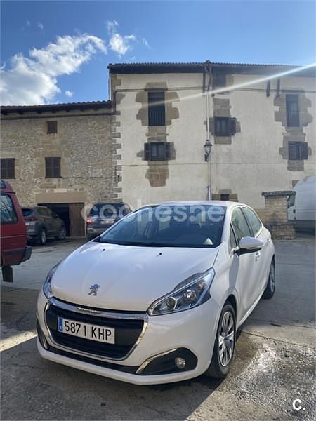 Usado Peugeot 208 Active 75 CV (55 kW) 2018 Blanco Utilitario