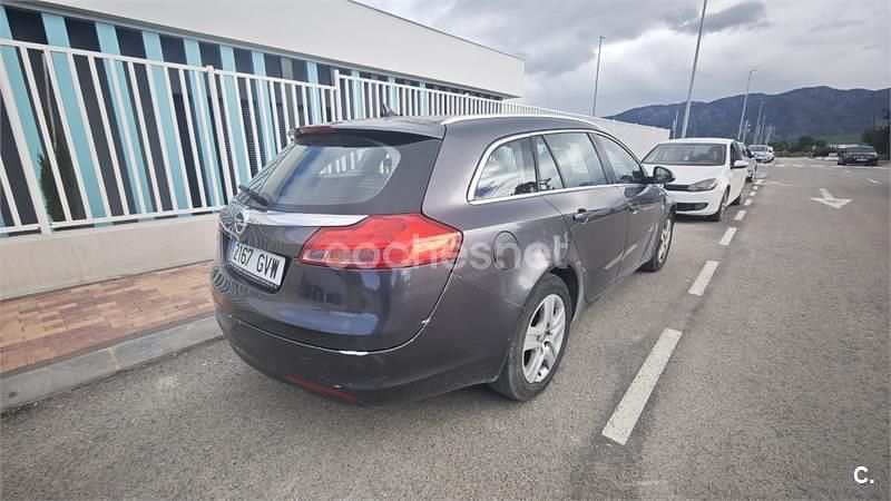 Usado Opel Insignia Cosmo 130 CV (95 kW) 2010 Gris / plata Familiar
