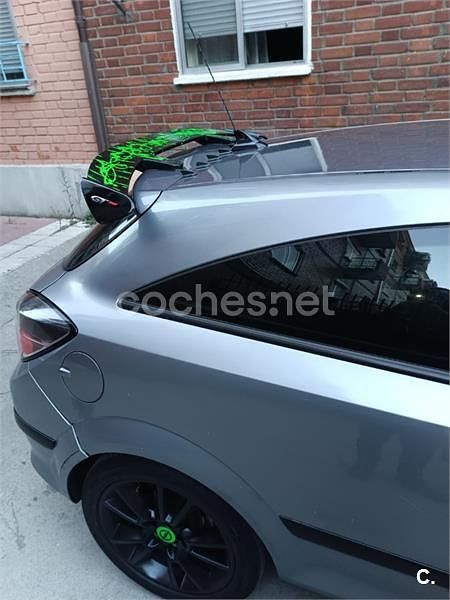 Usado Opel Astra GTC Sport 105 CV (77 kW) 2005 Gris / plata Berlina