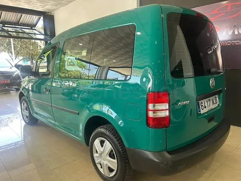 Usado VW Caddy Comfortline 102 CV (75 kW) 2015 Verde Monovolumen