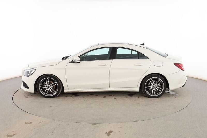 Usado Mercedes CLA200 AMG line 136 CV (100 kW) 2017 Blanco Berlina