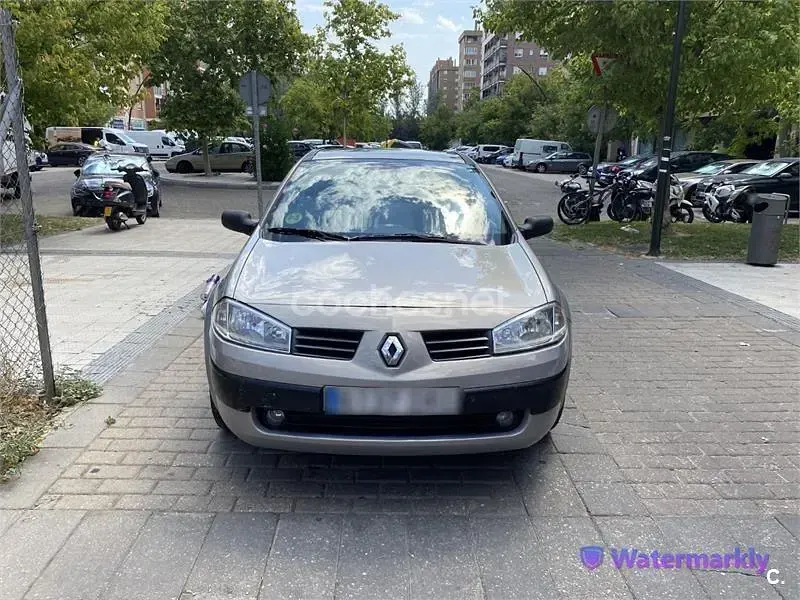 Usado Renault Mégane 105 CV (77 kW) 2005 Gris / plata Berlina
