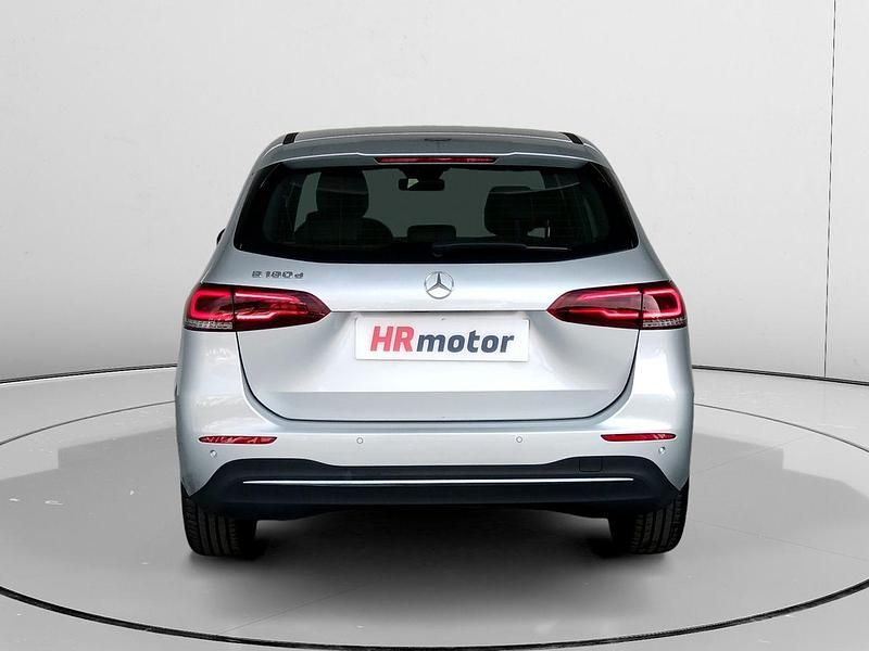 Usado Mercedes B180 116 CV (85 kW) 2021 Gris Monovolumen