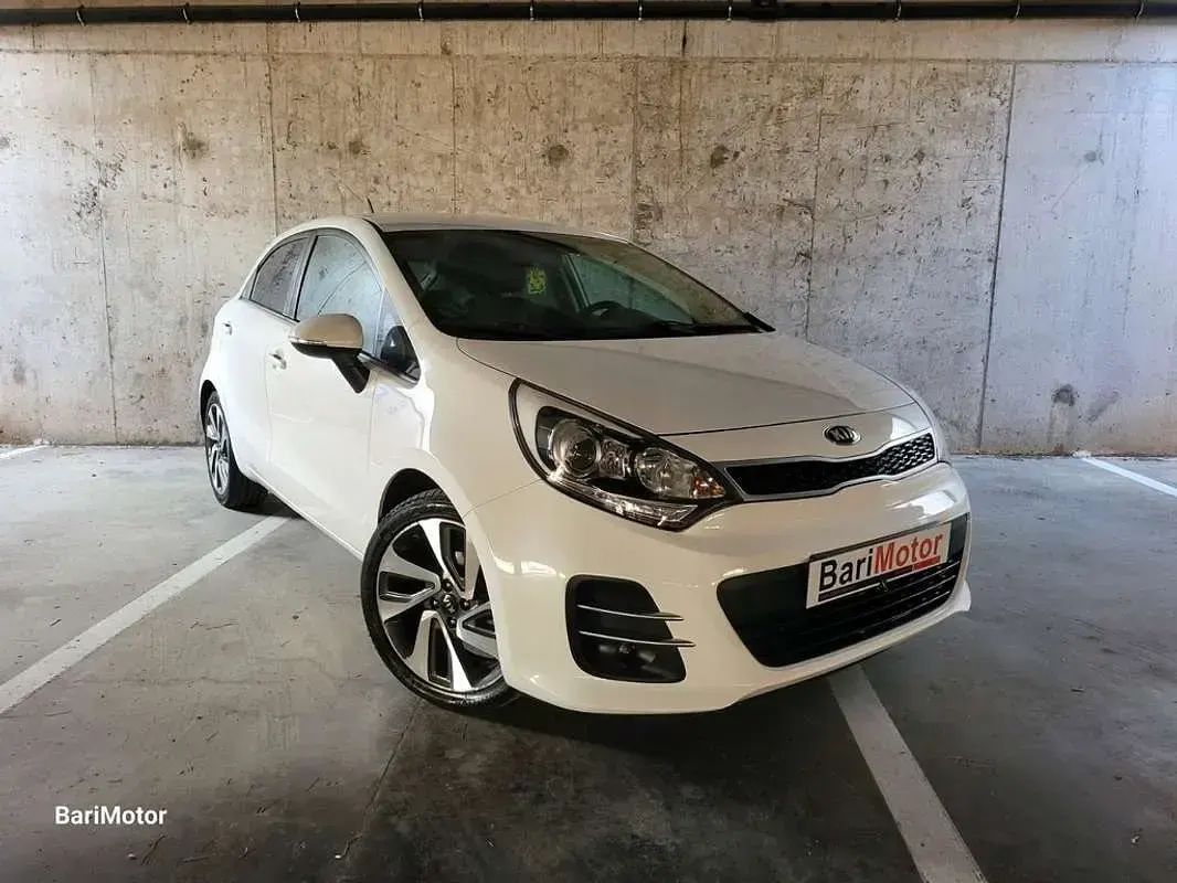 Usado Kia Rio 75 CV (55 kW) 2017 Blanco Utilitario