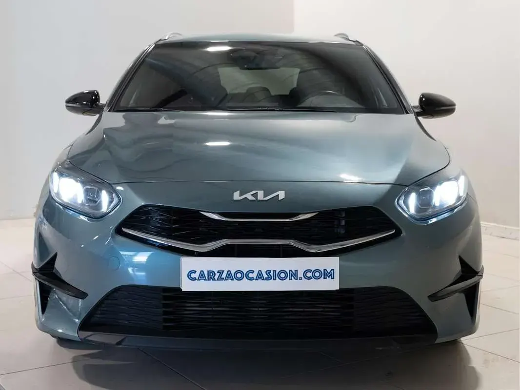 Usado Kia Ceed Style 101 CV (74 kW) 2024 Gris Utilitario