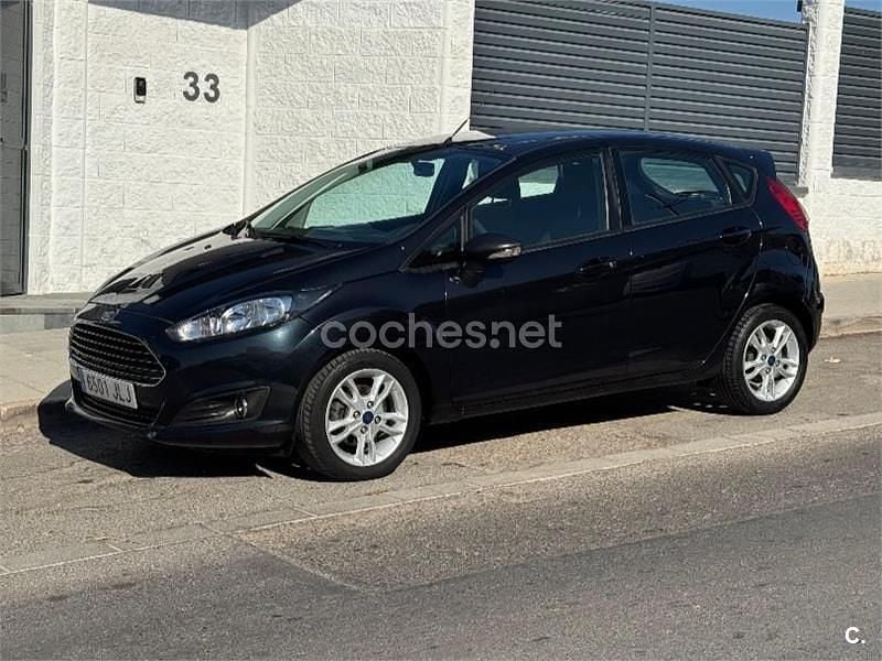 Negro Usado 2016 Ford Fiesta Trend Utilitario | 8000 € (Precio justo) - Imagen 1/4