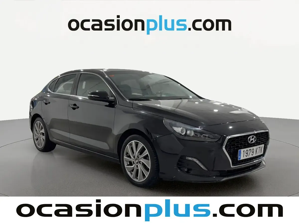Usado Hyundai i30 120 CV (88 kW) 2019 Negro Berlina