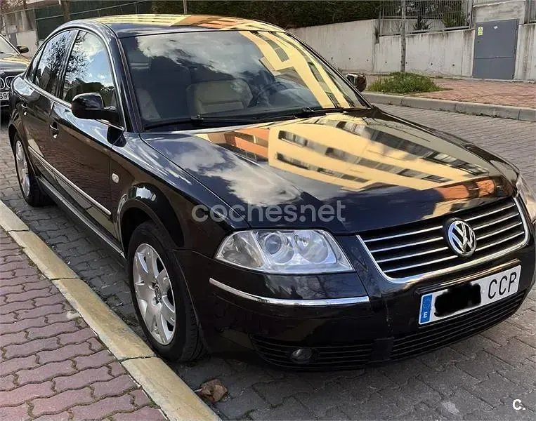 Usado VW Passat Highline 130 CV (95 kW) 2002 Negro Familiar