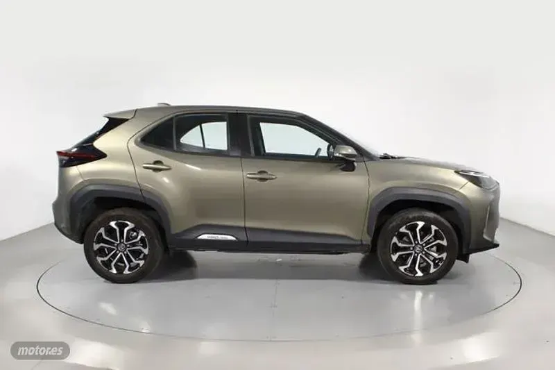 Usado Toyota Yaris Cross Active 116 CV (85 kW) 2024 Bronce SUV