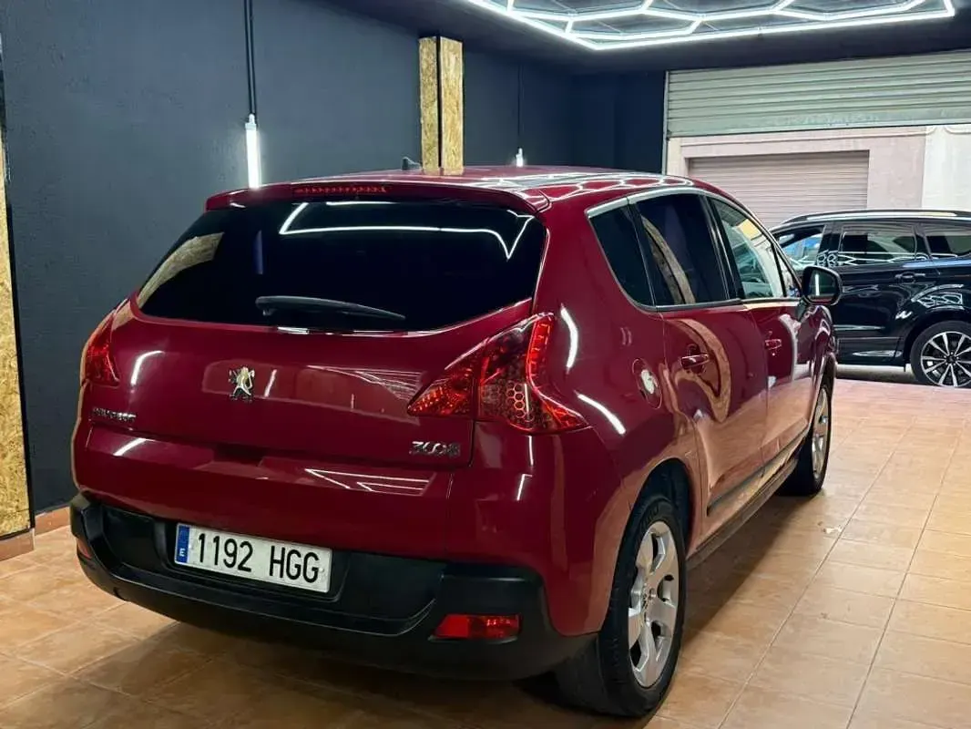 Käytetty Peugeot 3008 Premium 112 HP (82 kW) 2011 Punainen Farmari