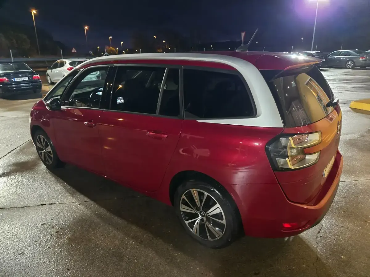 Usado Citroën Spacetourer Feel 150 CV (110 kW) 2017 Rojo Monovolumen