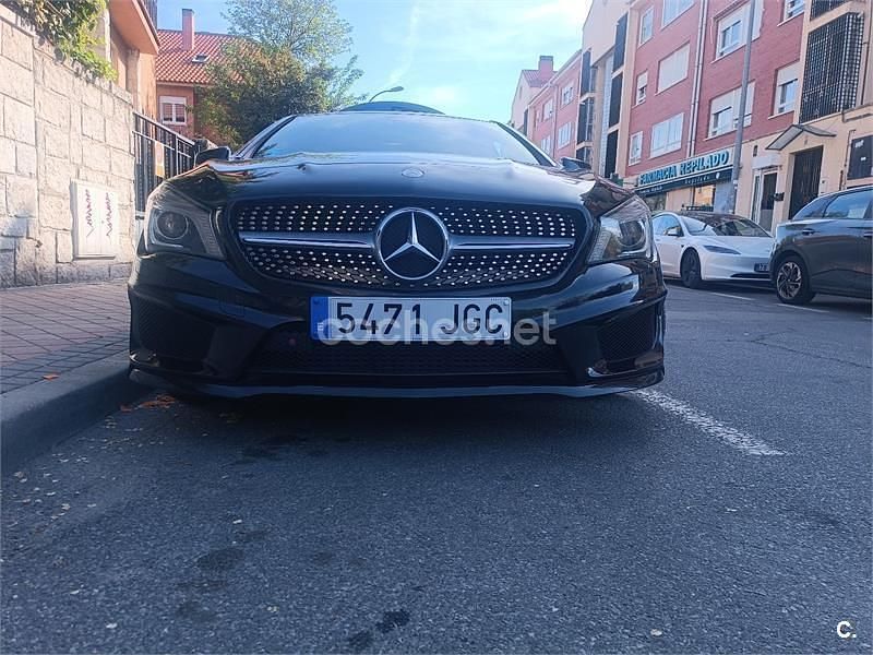 Usado Mercedes CLA200 Shooting Brake AMG line 136 CV (100 kW) 2015 Negro Familiar