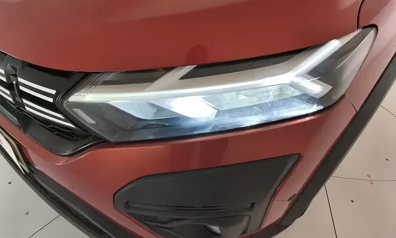 Usado Dacia Jogger Expression 110 CV (80 kW) 2024 Naranja Monovolumen