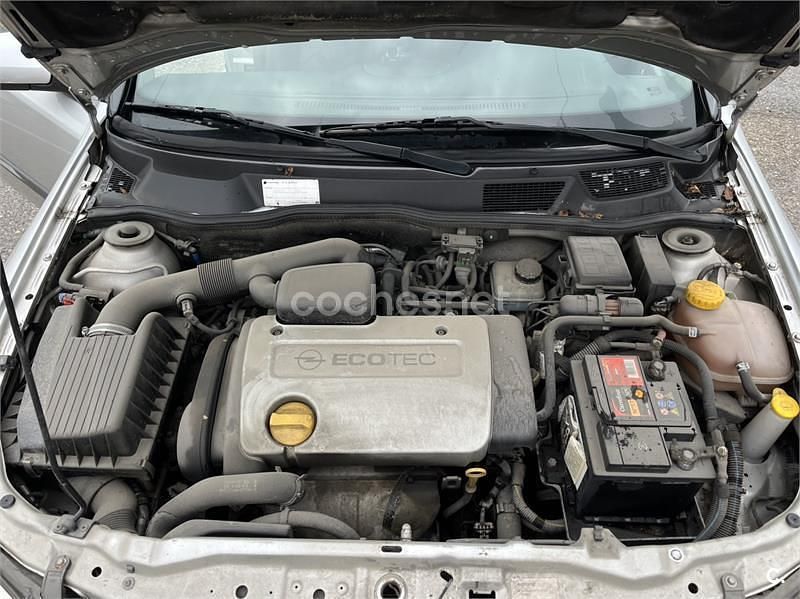 Usado Opel Astra Comfort 100 CV (73 kW) 2000 Gris / plata Berlina