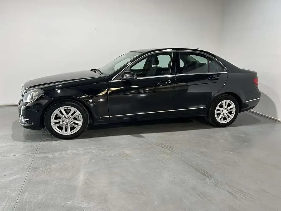 Usado Mercedes C220 Avantgarde 170 CV (125 kW) 2012 Negro Berlina