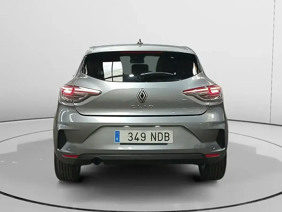 Usado Renault Clio Evolution 101 CV (74 kW) 2025 Gris Utilitario
