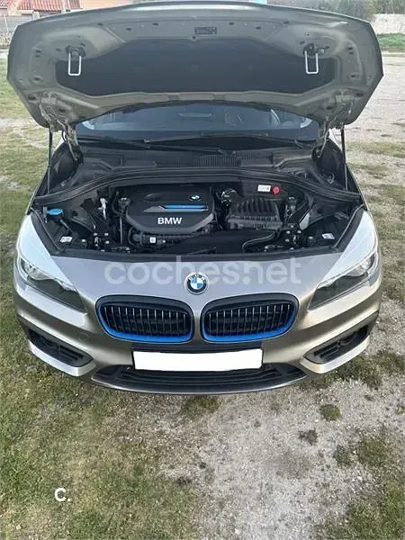 Usado BMW 225 Active Tourer iPerformance 224 CV (164 kW) 2017 Gris / plata Monovolumen