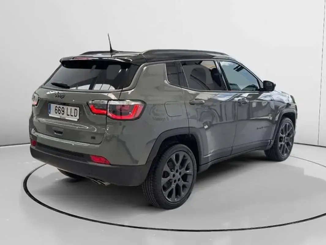 Usado Jeep Compass Sport 150 CV (110 kW) 2020 Gris SUV