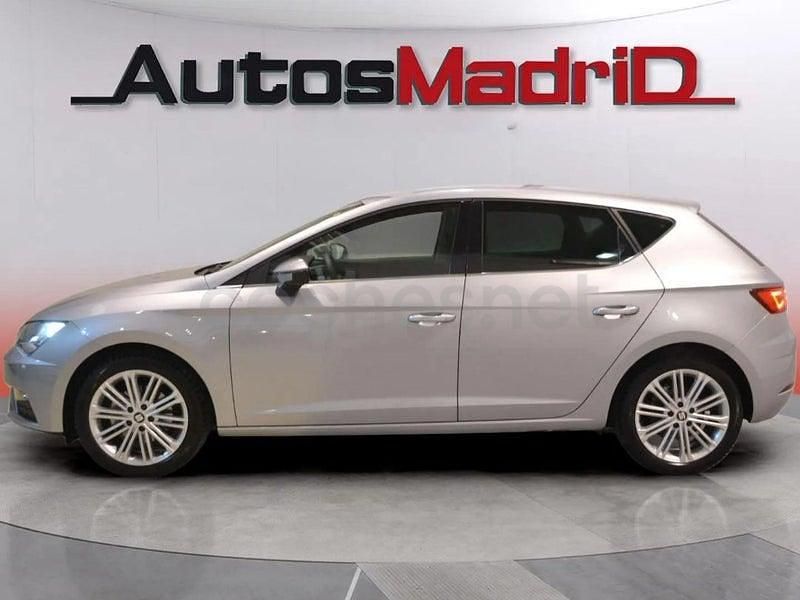 Usado Seat Leon XCELLENCE 130 CV (95 kW) 2020 Gris / plata Berlina