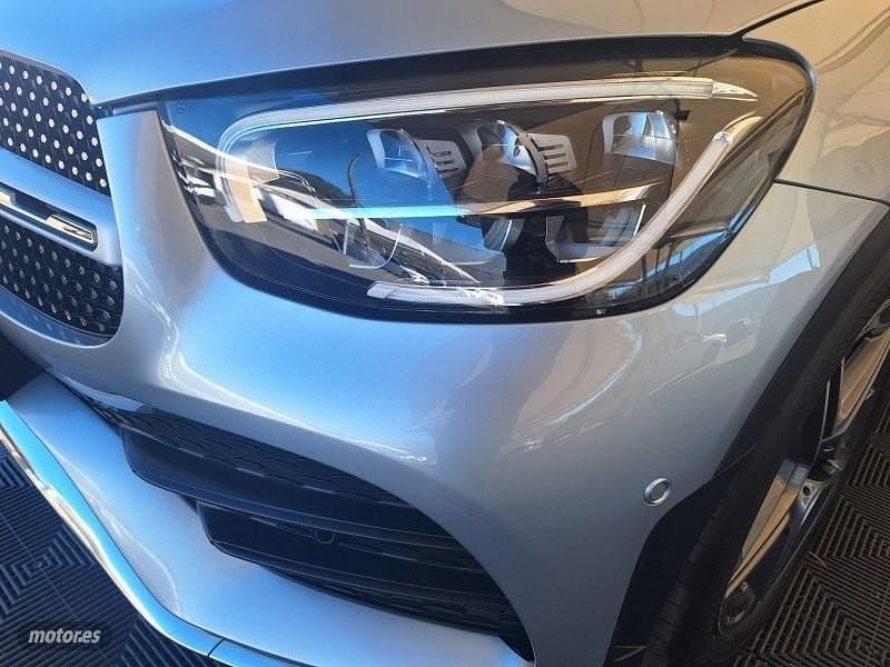 Usado Mercedes GLC220 AMG 194 CV (142 kW) 2022 Plateado SUV