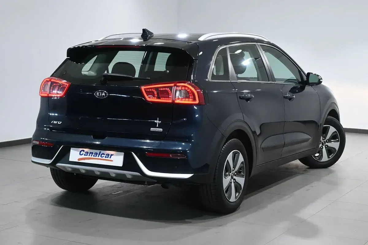 Usado Kia Niro 141 CV (103 kW) 2017 Azul SUV