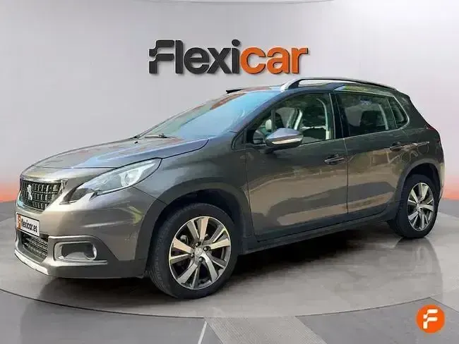 Usado Peugeot 2008 Allure 130 CV (95 kW) 2018 Gris SUV