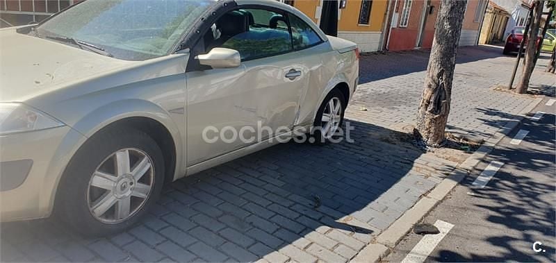Beige Usado 2004 Renault Mégane Cabriolet Dynamique Descapotable | 600 € - Imagen 1/4