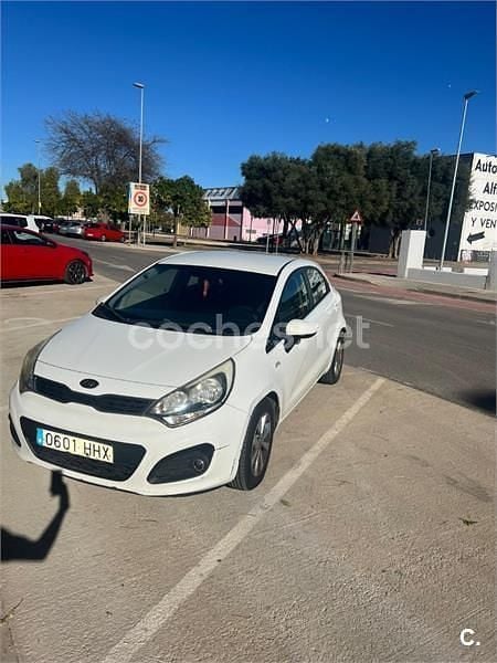 Blanco Usado 2012 Kia Rio Berlina | 3300 € (Buen precio) - Imagen 1/4