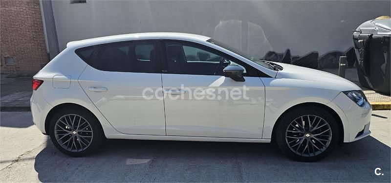 Usado Seat Leon ST CONNECT 110 CV (80 kW) 2015 Blanco Familiar