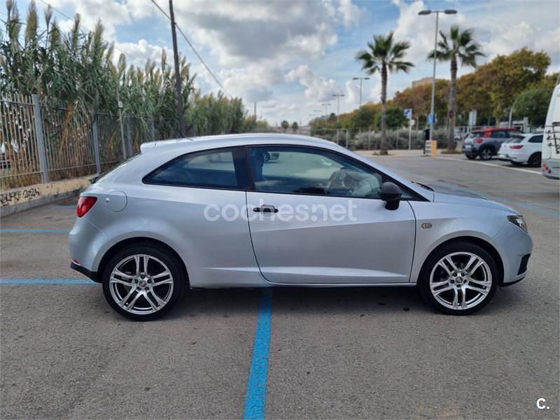 Usado Seat Ibiza SC Reference 70 CV (51 kW) 2010 Gris / plata Utilitario