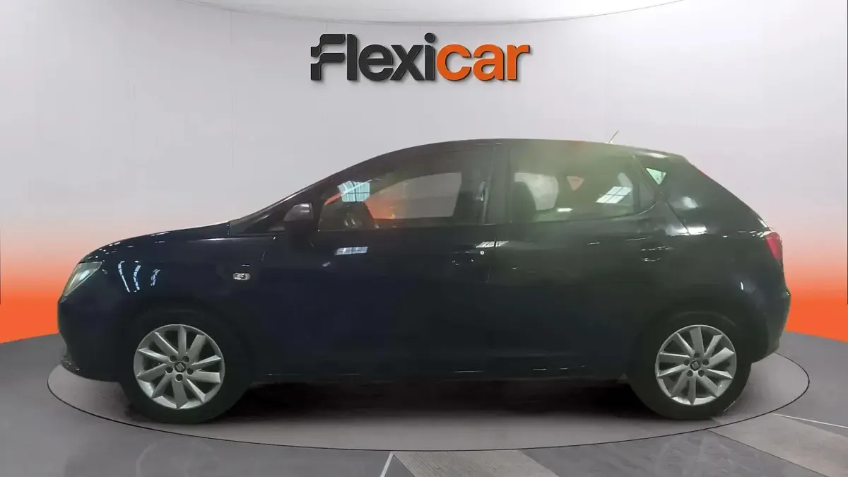 Usado Seat Ibiza Reference 75 CV (55 kW) 2016 Azul Berlina