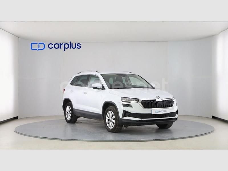 Usado Skoda Karoq Ambition 150 CV (110 kW) 2023 Blanco luna metalizado SUV