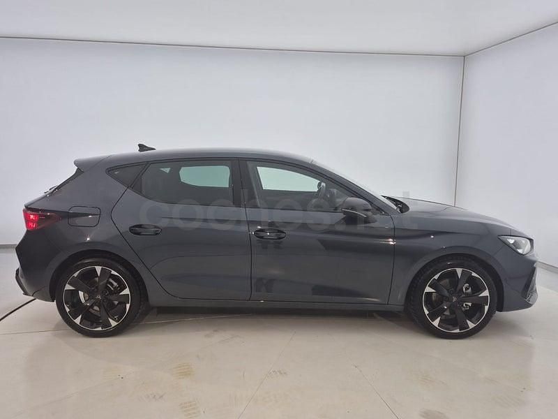 Usado Cupra Leon 150 CV (110 kW) 2025 Gris / plata Berlina