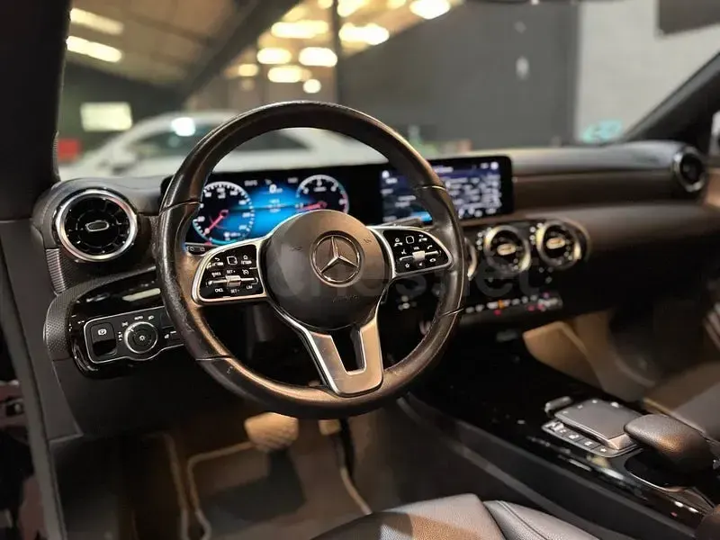 Usado Mercedes CLA200 136 CV (100 kW) 2021 Negro Coupe