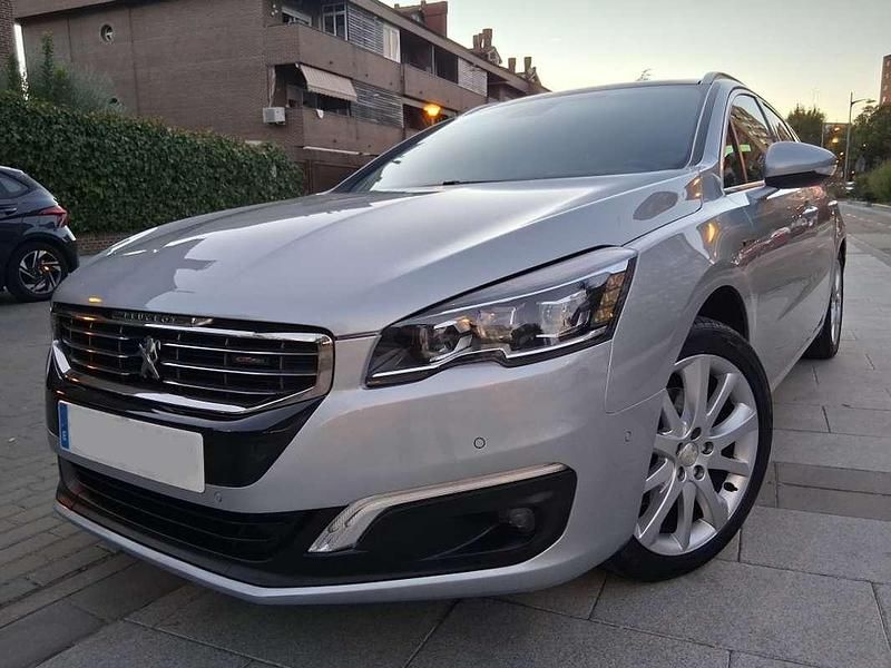 Usado Peugeot 508 SW GT-line 150 CV (110 kW) 2016 Gris / plata Familiar