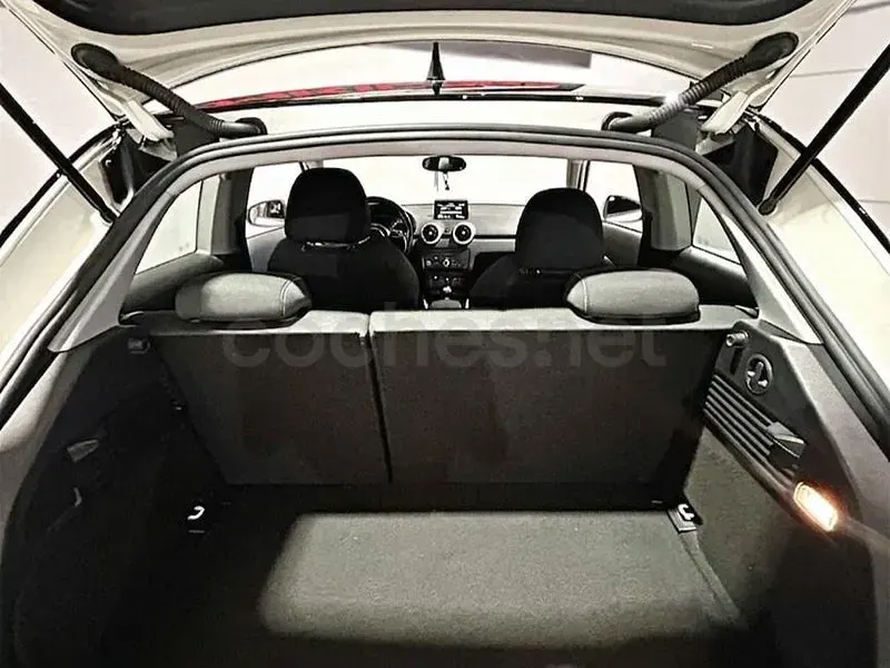 Usado Audi A1 Attraction 122 CV (89 kW) 2012 Beige Utilitario