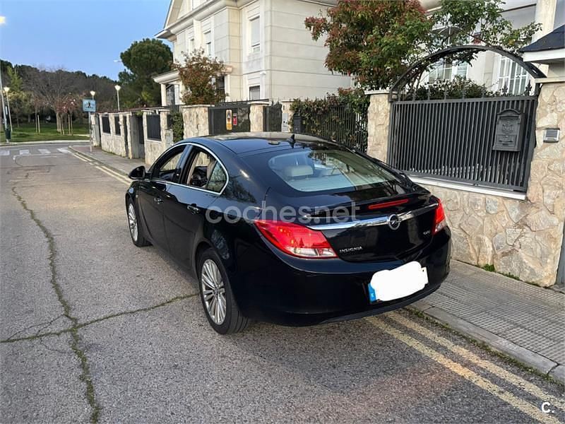 Usado Opel Insignia Edition 130 CV (95 kW) 2012 Gris / plata Berlina