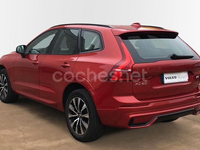 Usado Volvo XC60 Plus 250 CV (183 kW) 2025 Granate SUV