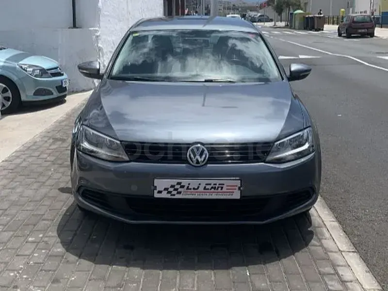 Usado VW Jetta Advance 105 CV (77 kW) 2011 Gris / plata Berlina