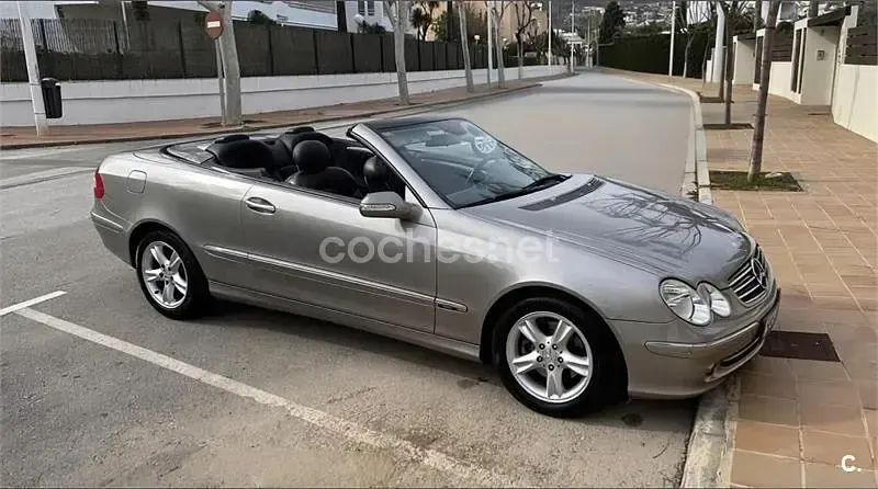 Usado Mercedes CLK240 Avantgarde 170 CV (125 kW) 2004 Gris / plata Descapotable