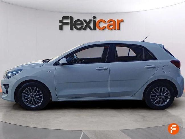 Usado Kia Rio 84 CV (61 kW) 2023 Blanco Berlina