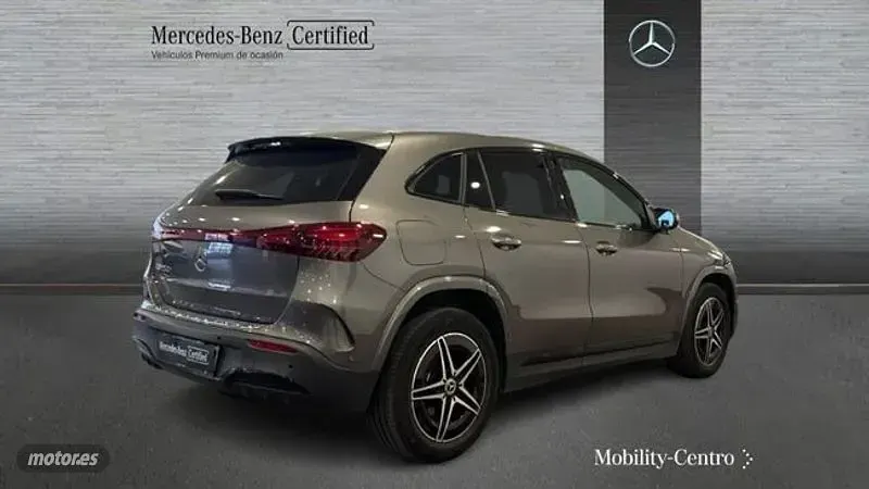 Usado Mercedes EQA250+ AMG line 139 kW (190 CV) 2024 Mountaingrau  met. SUV