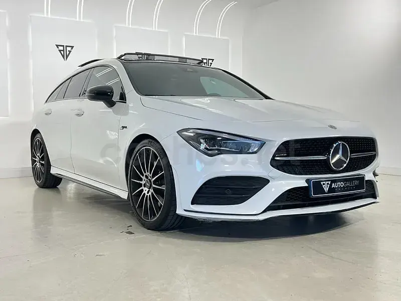Usado Mercedes CLA200 Shooting Brake 150 CV (110 kW) 2022 Blanco Familiar