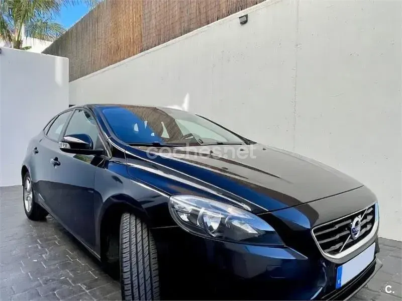Usado Volvo V40 Kinetic 115 CV (84 kW) 2014 Negro Berlina