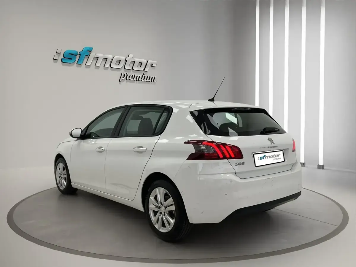 Usado Peugeot 308 Active 131 CV (96 kW) 2021 Blanco Utilitario