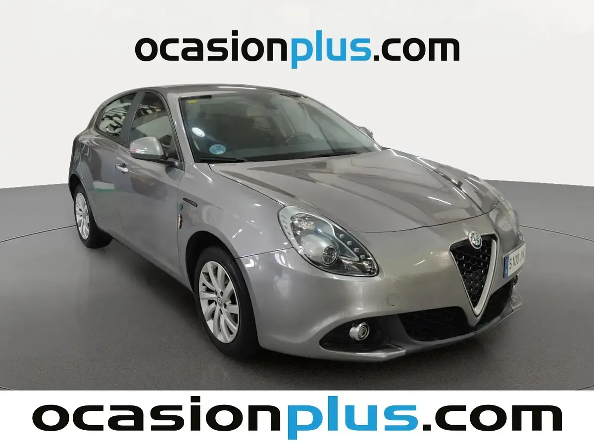 Usado Alfa Romeo Giulietta 120 CV (88 kW) 2016 Gris / plata Berlina