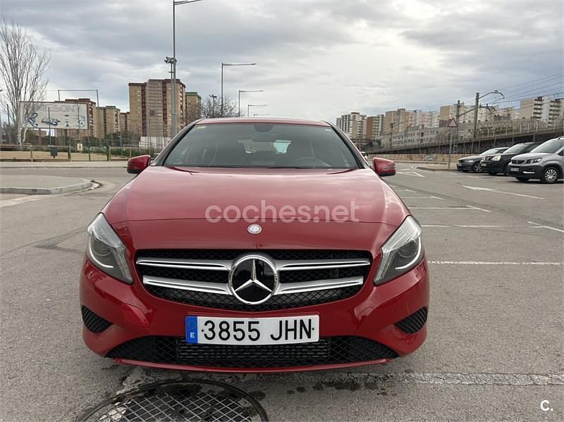 Usado Mercedes A180 Style 109 CV (80 kW) 2015 Rojo Berlina