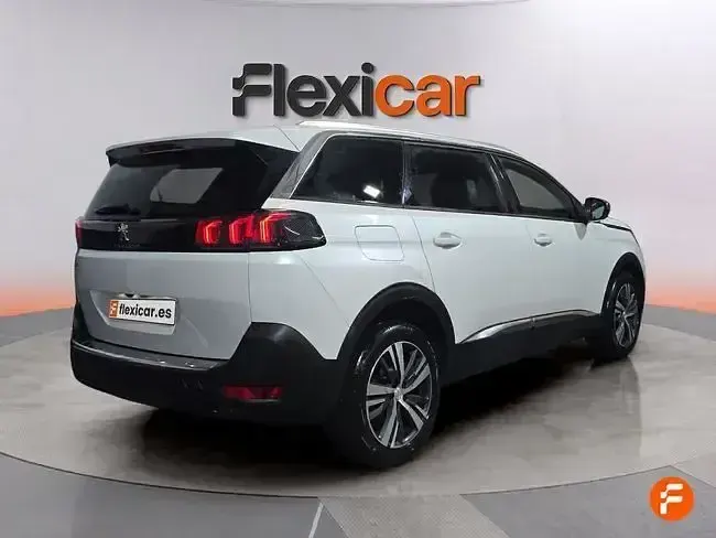 Usado Peugeot 5008 Allure 130 CV (95 kW) 2024 Blanco SUV