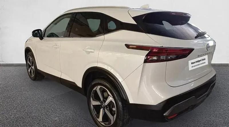 Usado Nissan Qashqai N-Connecta 158 CV (116 kW) 2022 Lunar white con techo midnight SUV